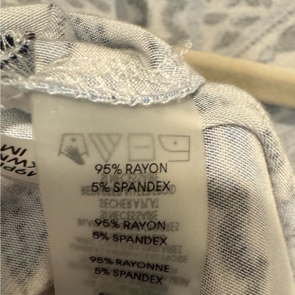 Calvin Klein Cold Shoulder Top Size Large / Will also fit XL - Picture 7 of 8